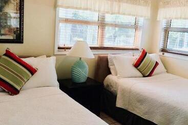 Harborside Motel & Marina