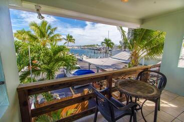 Harborside Motel & Marina
