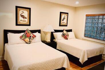 Harborside Motel & Marina