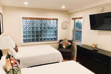Harborside Motel & Marina