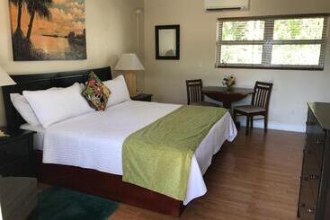 Harborside Motel & Marina