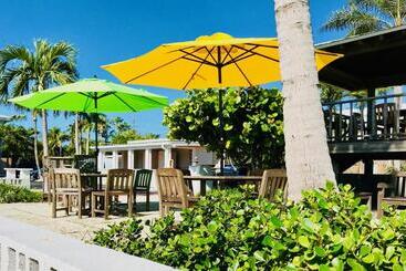 Harborside Motel & Marina
