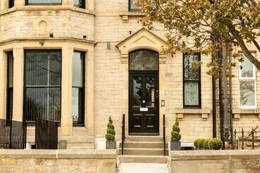هتل Townhouse No 12