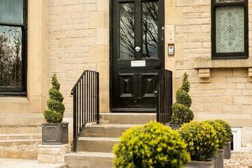 هتل Townhouse No 12