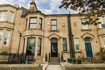 هتل Townhouse No 12