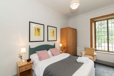 هتل Townhouse No 12