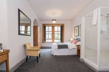 هتل Townhouse No 12