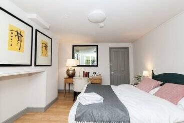 هتل Townhouse No 12