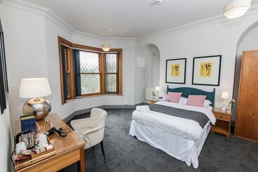 هتل Townhouse No 12