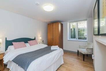 هتل Townhouse No 12