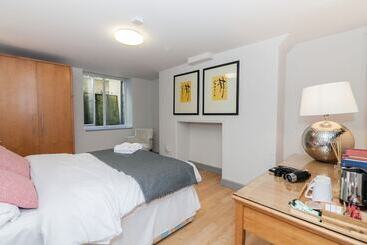 هتل Townhouse No 12