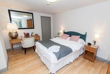 هتل Townhouse No 12
