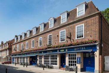 هتل Thomas Ingoldsby Wetherspoon