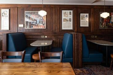 هتل Thomas Ingoldsby Wetherspoon