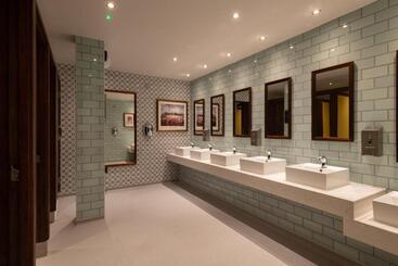 هتل Thomas Ingoldsby Wetherspoon