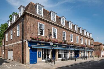 هتل Thomas Ingoldsby Wetherspoon