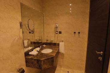 ستاى ان السلامه غرف واجنحه فندقيه Stay Inn Suites
