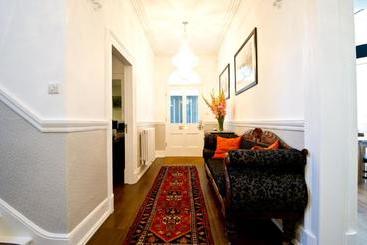 تختخواب و صبحانه 27 The Terrace