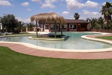 هتل Agroturismo Es Gallicant