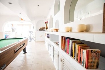 هتل Hostal Santi