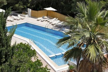 هتل Hostal Santi
