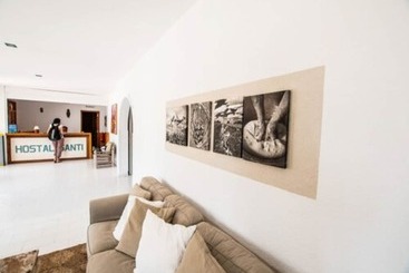 هتل Hostal Santi