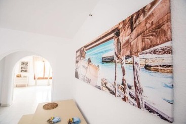 هتل Hostal Santi