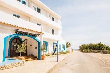 هتل Hostal Santi
