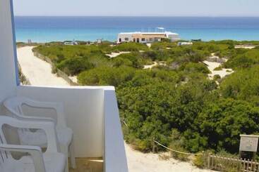 هتل Hostal Santi