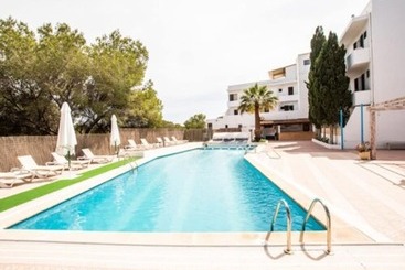 هتل Hostal Santi