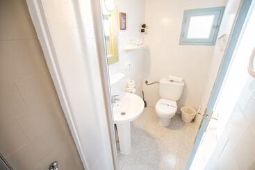 هتل Hostal Santi