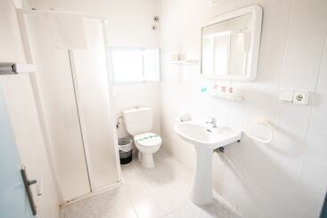 هتل Hostal Santi