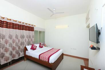 هتل Oyo 10545 Ramapuram