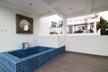 هتل Cove Prana