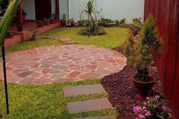 پانسیون Hostal Deyluwin