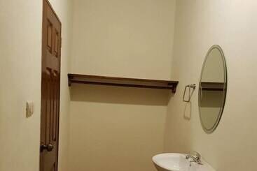 پانسیون Hostal Deyluwin