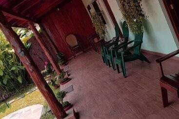 پانسیون Hostal Deyluwin