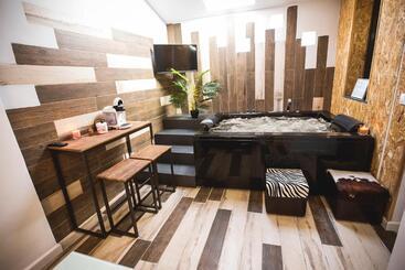 هاستل Junior Suites Con Jacuzzi