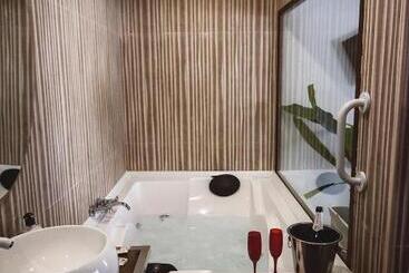 هاستل Junior Suites Con Jacuzzi