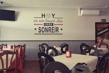 پانسیون Hostal Restaurante Los Badenes