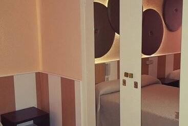 پانسیون Hostal Restaurante Los Badenes