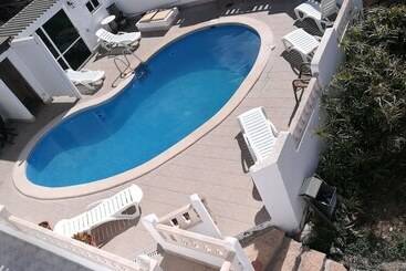 تختخواب و صبحانه Emblema Suites   Adults Only