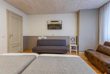پانسیون Hostal Rodas Pamplona