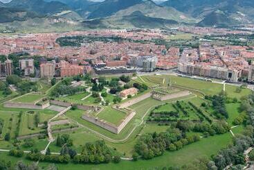 پانسیون Hostal Rodas Pamplona