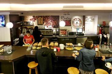 پانسیون Hostal Rodas Pamplona