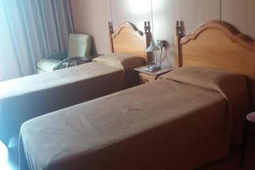 پانسیون Hostal Bonaterra