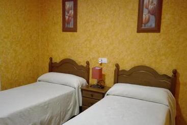پانسیون Hostal La Aldaba