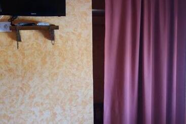 پانسیون Hostal La Aldaba