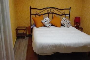 پانسیون Hostal La Aldaba
