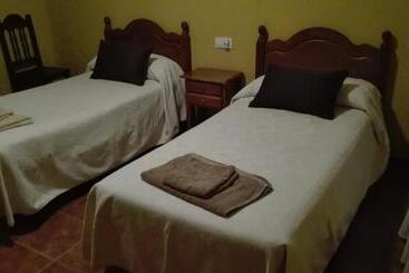 پانسیون Hostal La Aldaba